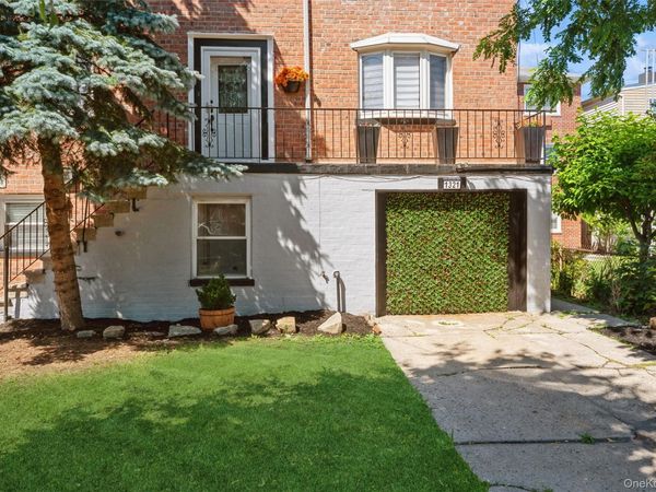 1321 Gillespie Avenue , Bronx, NY 10461