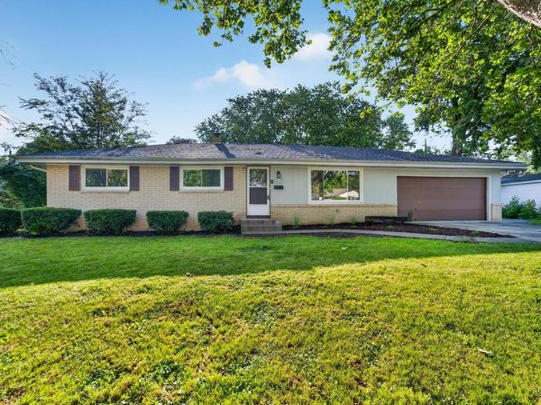 W172N9256 Shady LANE, Menomonee Falls, WI 53051