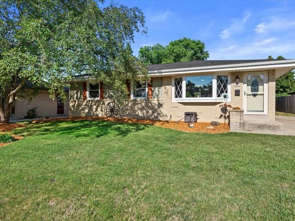 W148N8416 Albert PLACE, Menomonee Falls, WI 53051