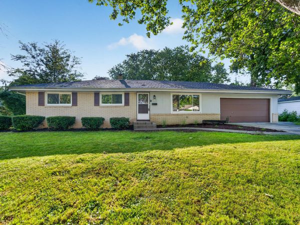 W172N9256 Shady Ln, Menomonee Falls, WI 53051