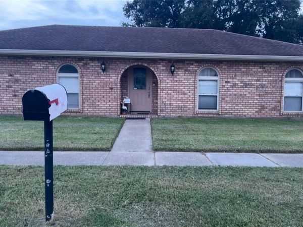 2713 LEGEND Drive, Meraux, LA 70075