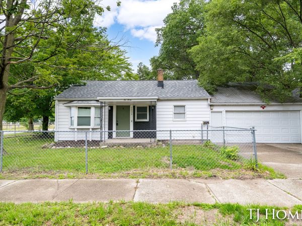 1030 Calvin Avenue, Muskegon, MI 49442