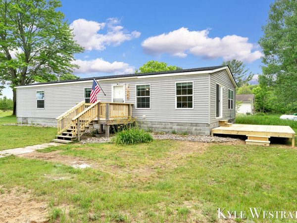 704 Chestnut, Howard City, MI 49329