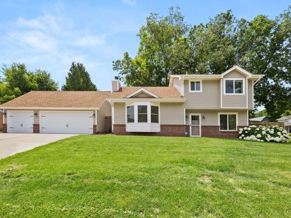 5121 Magnolia Drive , Pleasant Hill, IA 50327