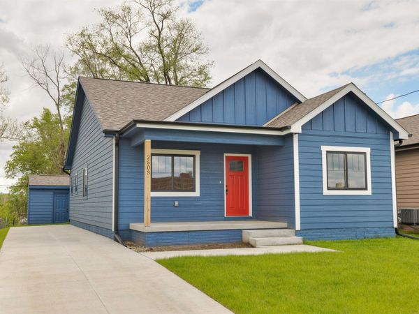 2503 Shaw Street , Des Moines, IA 50317
