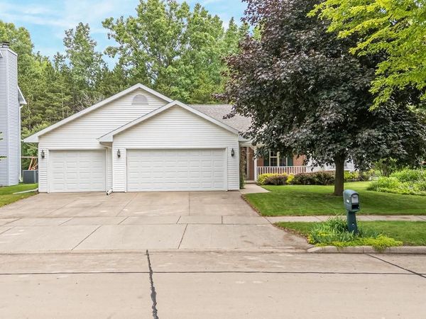 1424 E KEYSTONE LANE, Appleton, WI 54913
