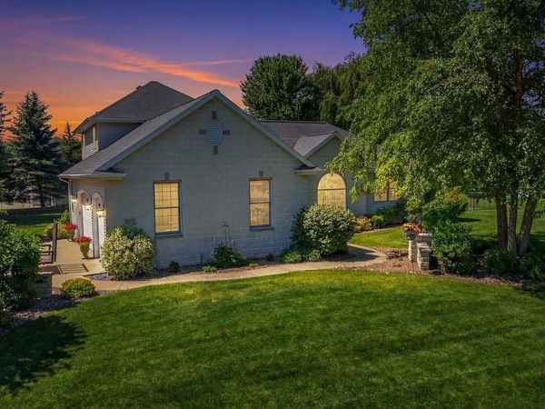2706 BEECHNUT DRIVE, Oshkosh, WI 54904
