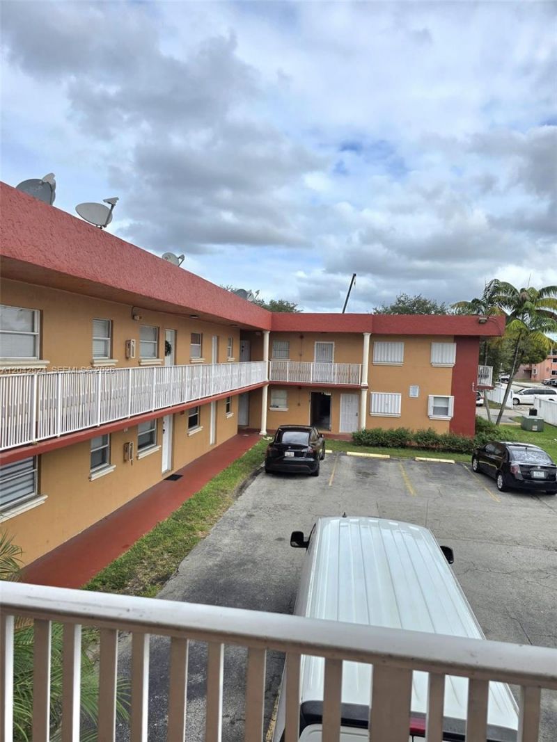 1265 W 24th St , Unit 201, Hialeah, FL 33010 Photo