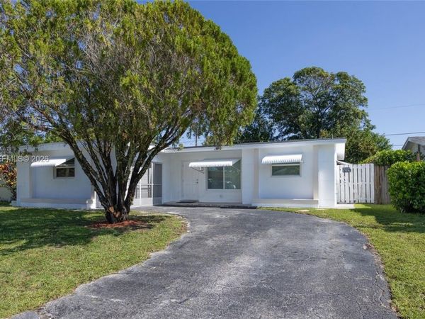 8571 NW 27th Pl , Sunrise, FL 33322