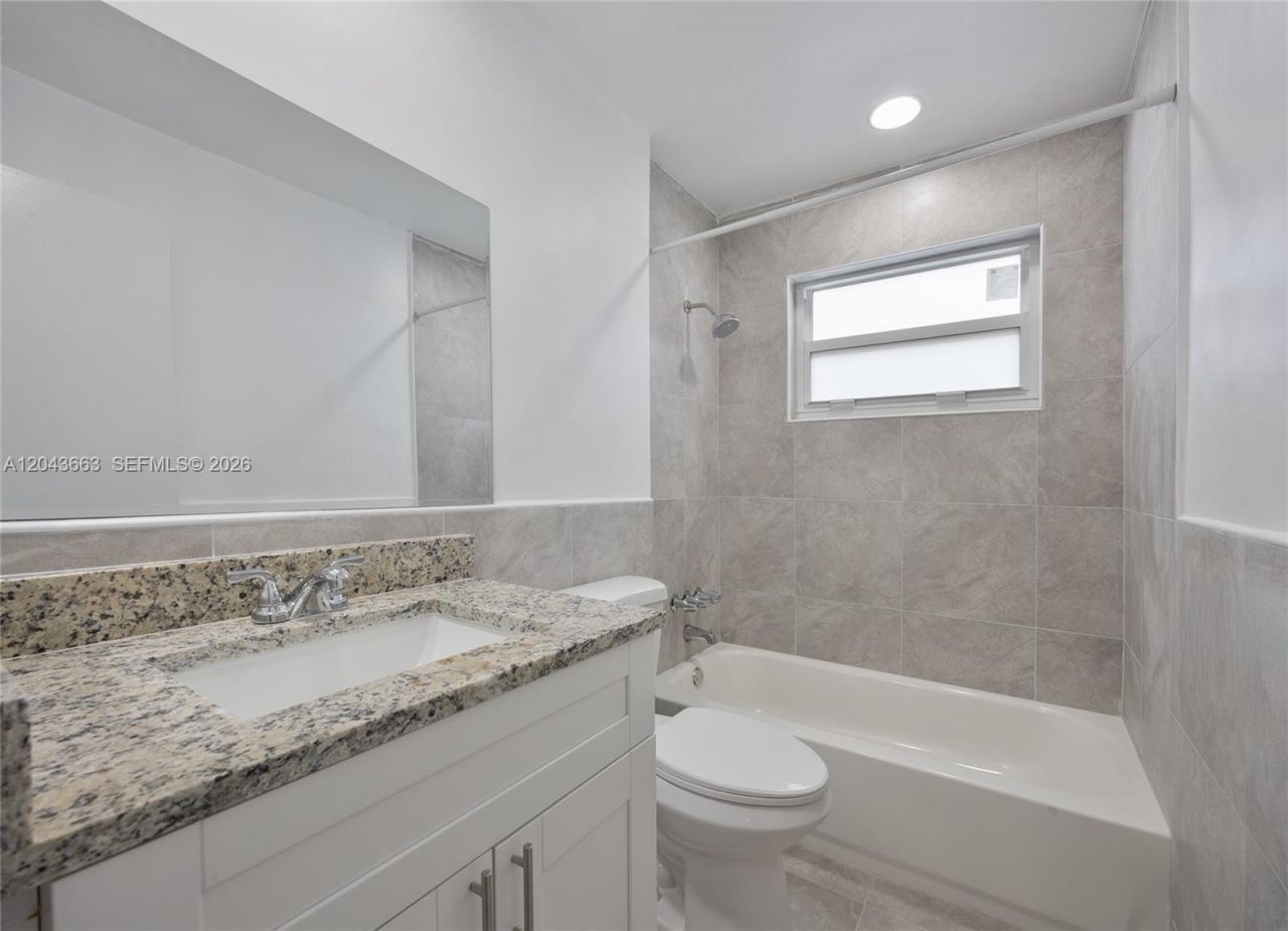 8571 NW 27th Pl , Sunrise, FL 33322 Photo