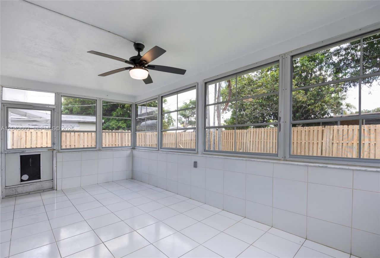 8571 NW 27th Pl , Sunrise, FL 33322 Photo