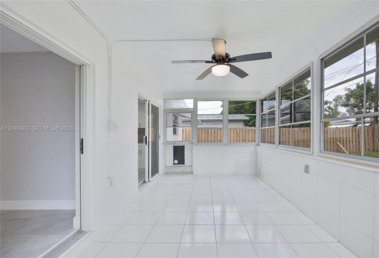 8571 NW 27th Pl , Sunrise, FL 33322 Photo