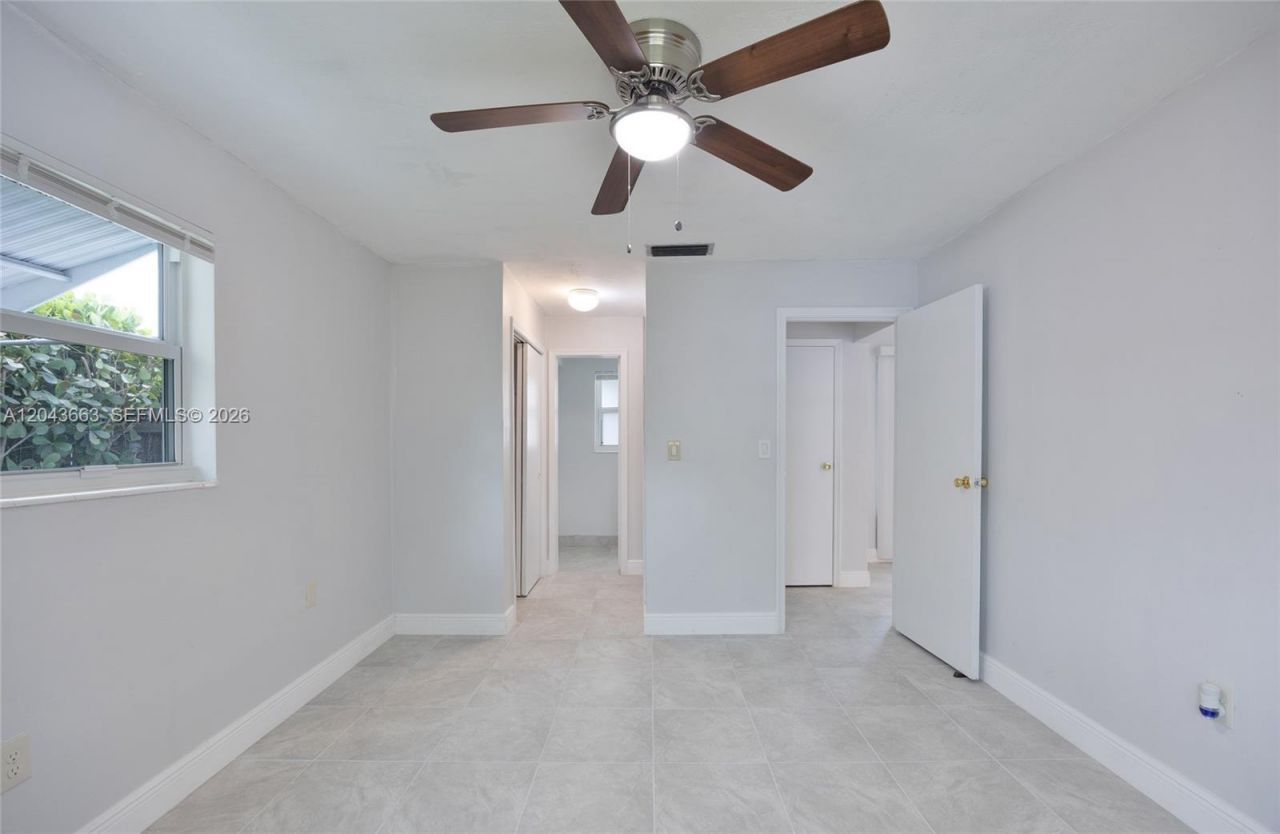 8571 NW 27th Pl , Sunrise, FL 33322 Photo