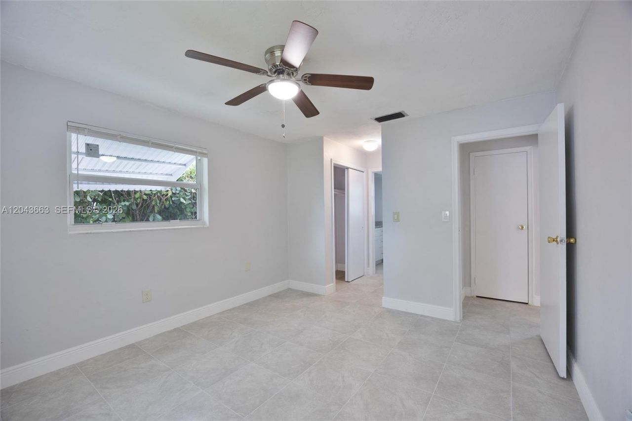 8571 NW 27th Pl , Sunrise, FL 33322 Photo