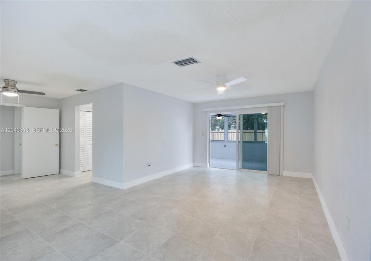 8571 NW 27th Pl , Sunrise, FL 33322 Photo