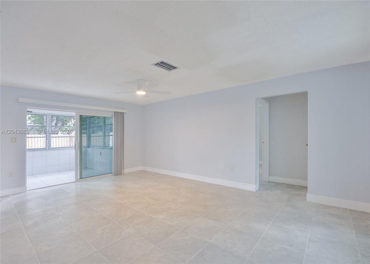 8571 NW 27th Pl , Sunrise, FL 33322 Photo