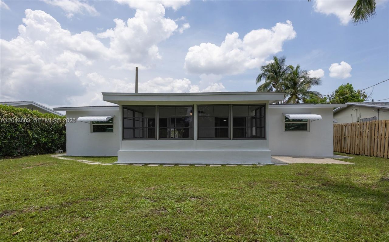 8571 NW 27th Pl , Sunrise, FL 33322 Photo