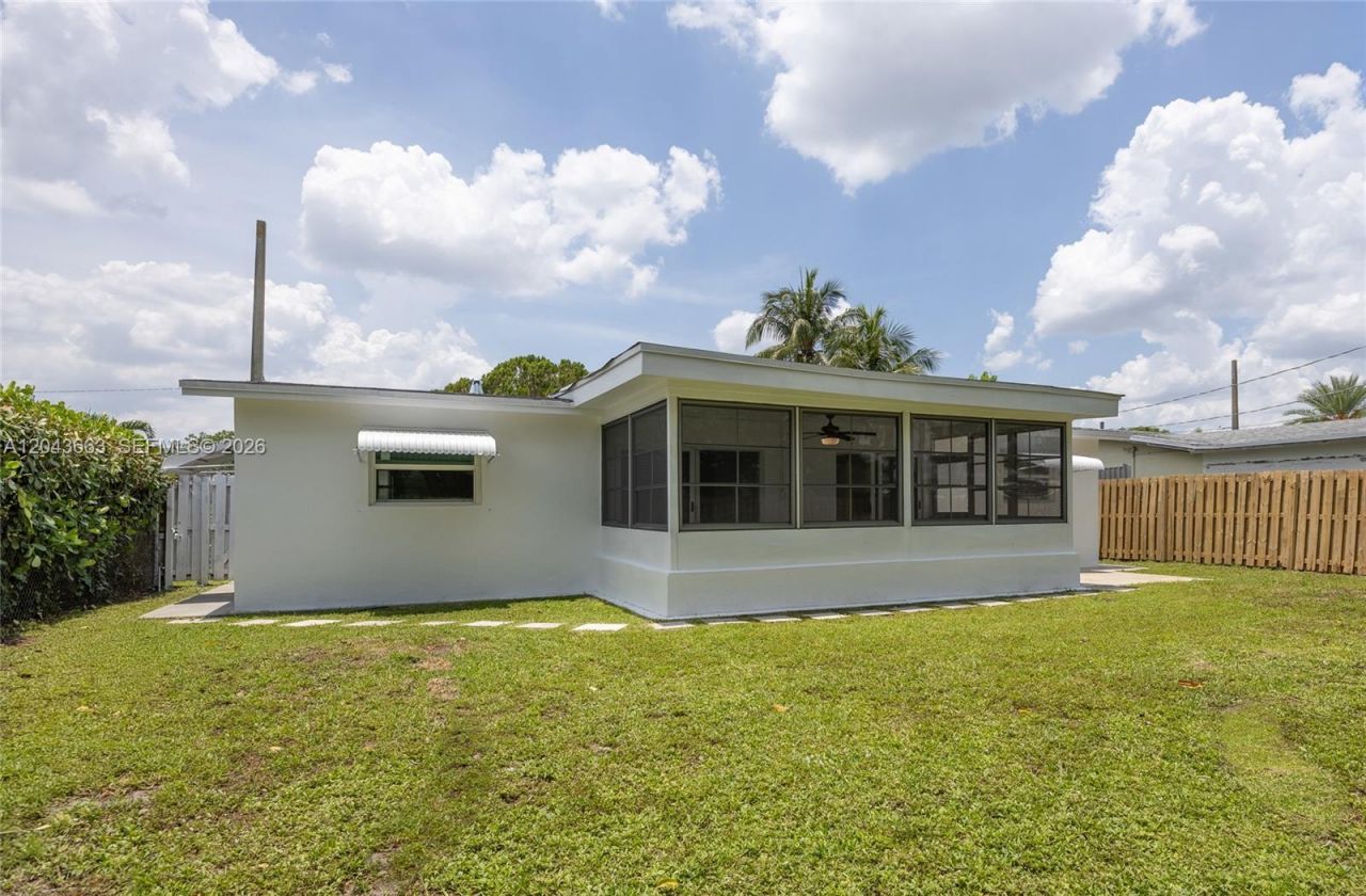 8571 NW 27th Pl , Sunrise, FL 33322 Photo