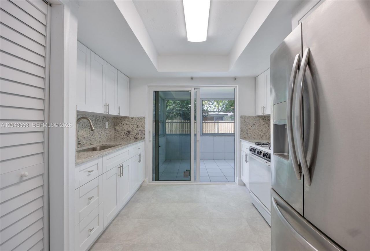 8571 NW 27th Pl , Sunrise, FL 33322 Photo