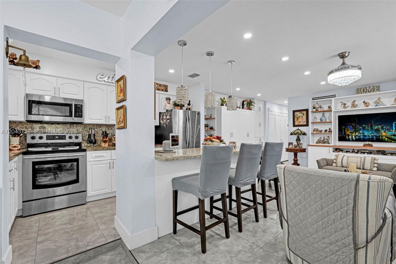 160 NE 8th Ave , Unit 27A, Hallandale Beach, FL 33009 Photo