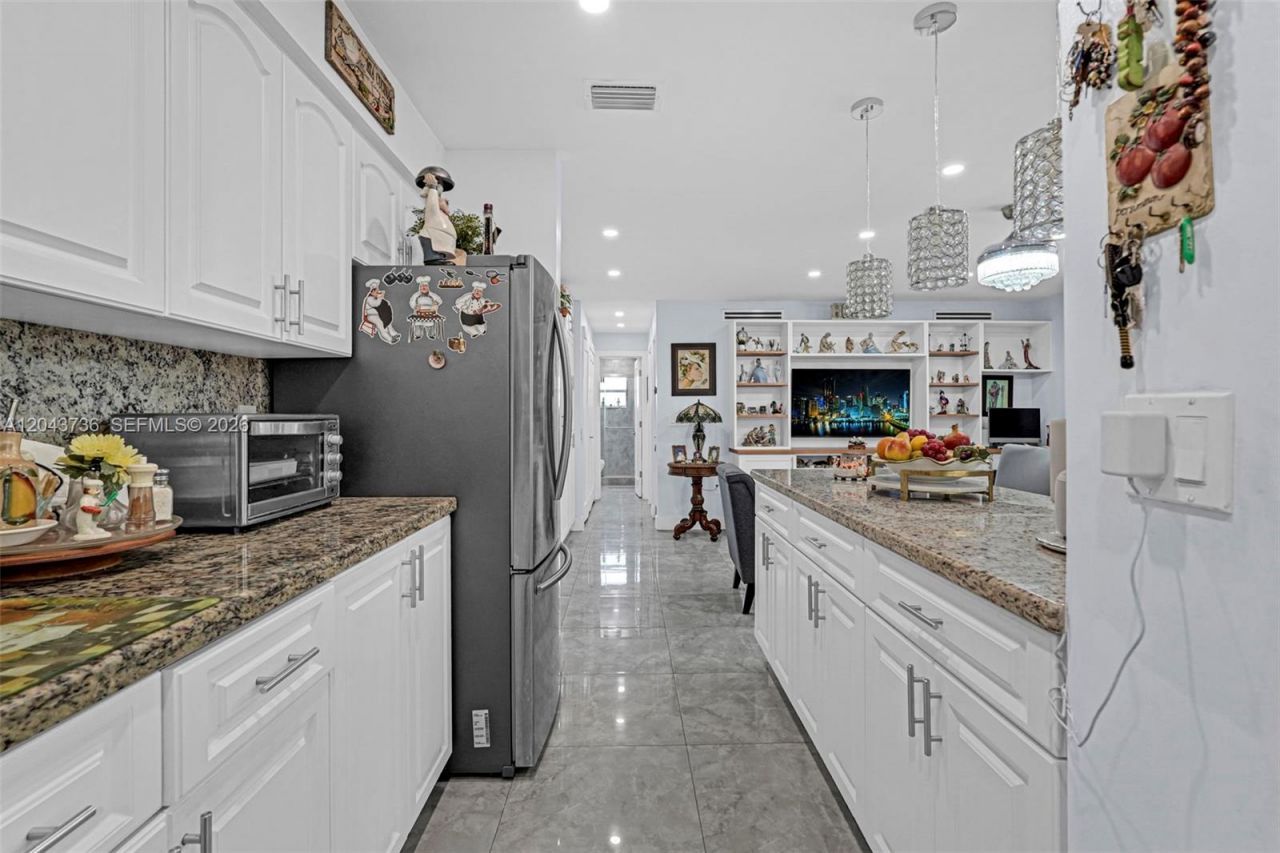 160 NE 8th Ave , Unit 27A, Hallandale Beach, FL 33009 Photo