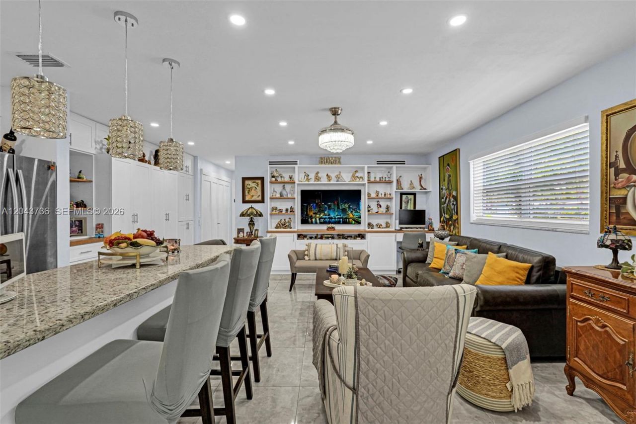 160 NE 8th Ave , Unit 27A, Hallandale Beach, FL 33009 Photo