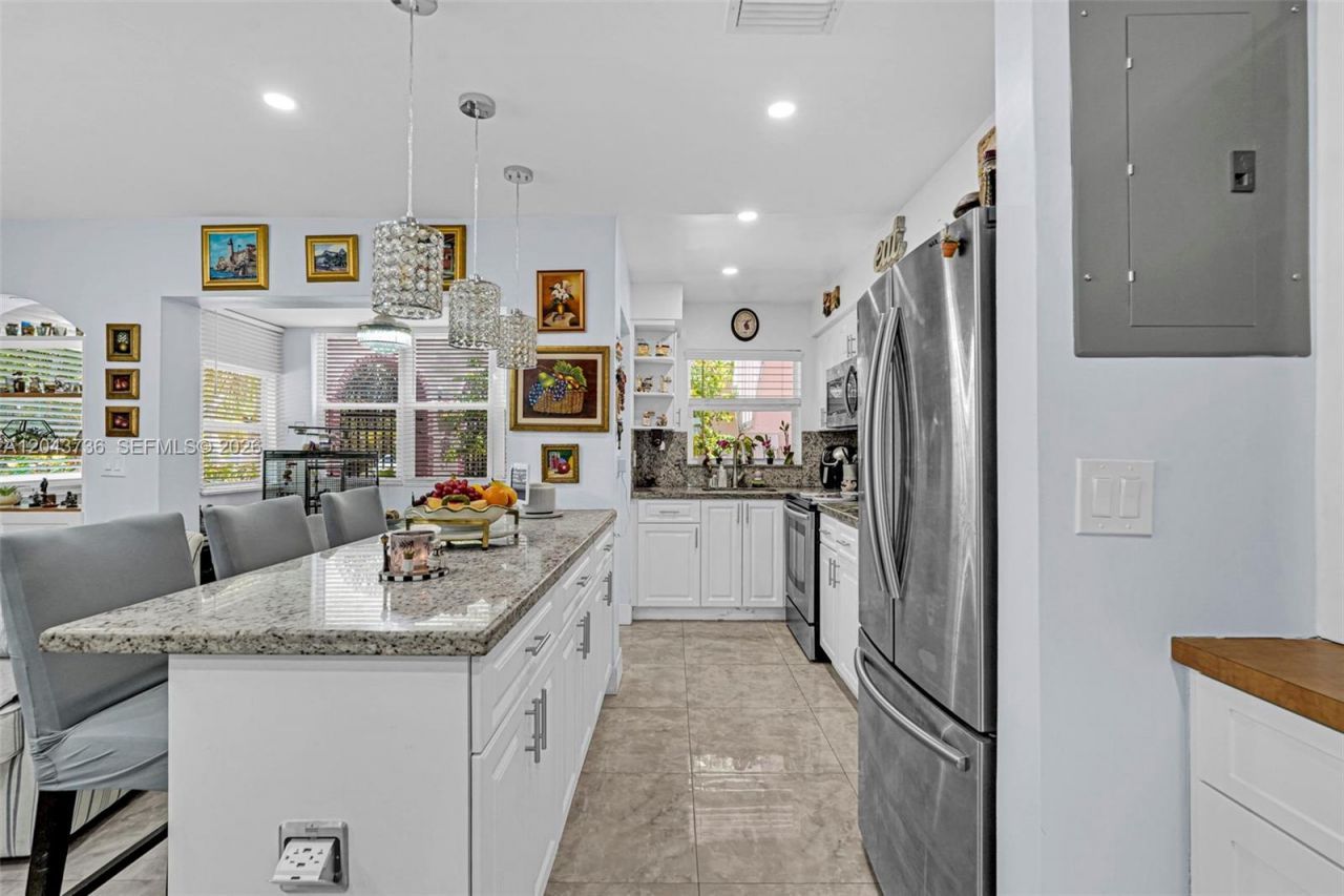 160 NE 8th Ave , Unit 27A, Hallandale Beach, FL 33009 Photo
