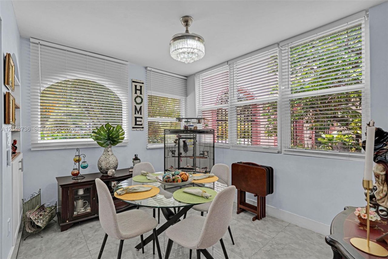 160 NE 8th Ave , Unit 27A, Hallandale Beach, FL 33009 Photo