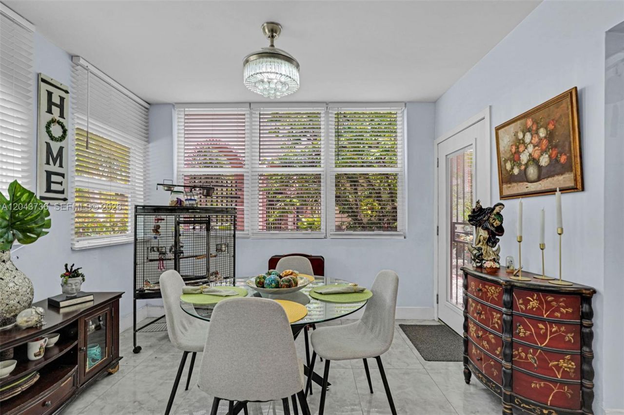 160 NE 8th Ave , Unit 27A, Hallandale Beach, FL 33009 Photo