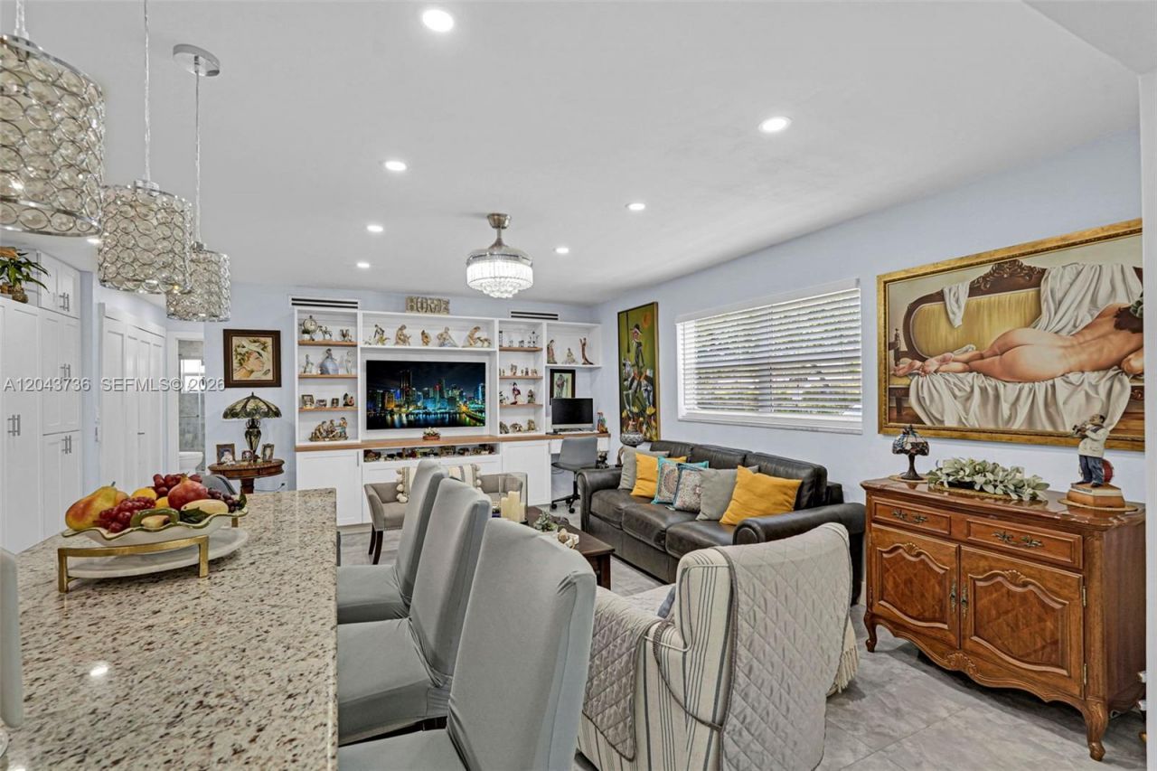 160 NE 8th Ave , Unit 27A, Hallandale Beach, FL 33009 Photo