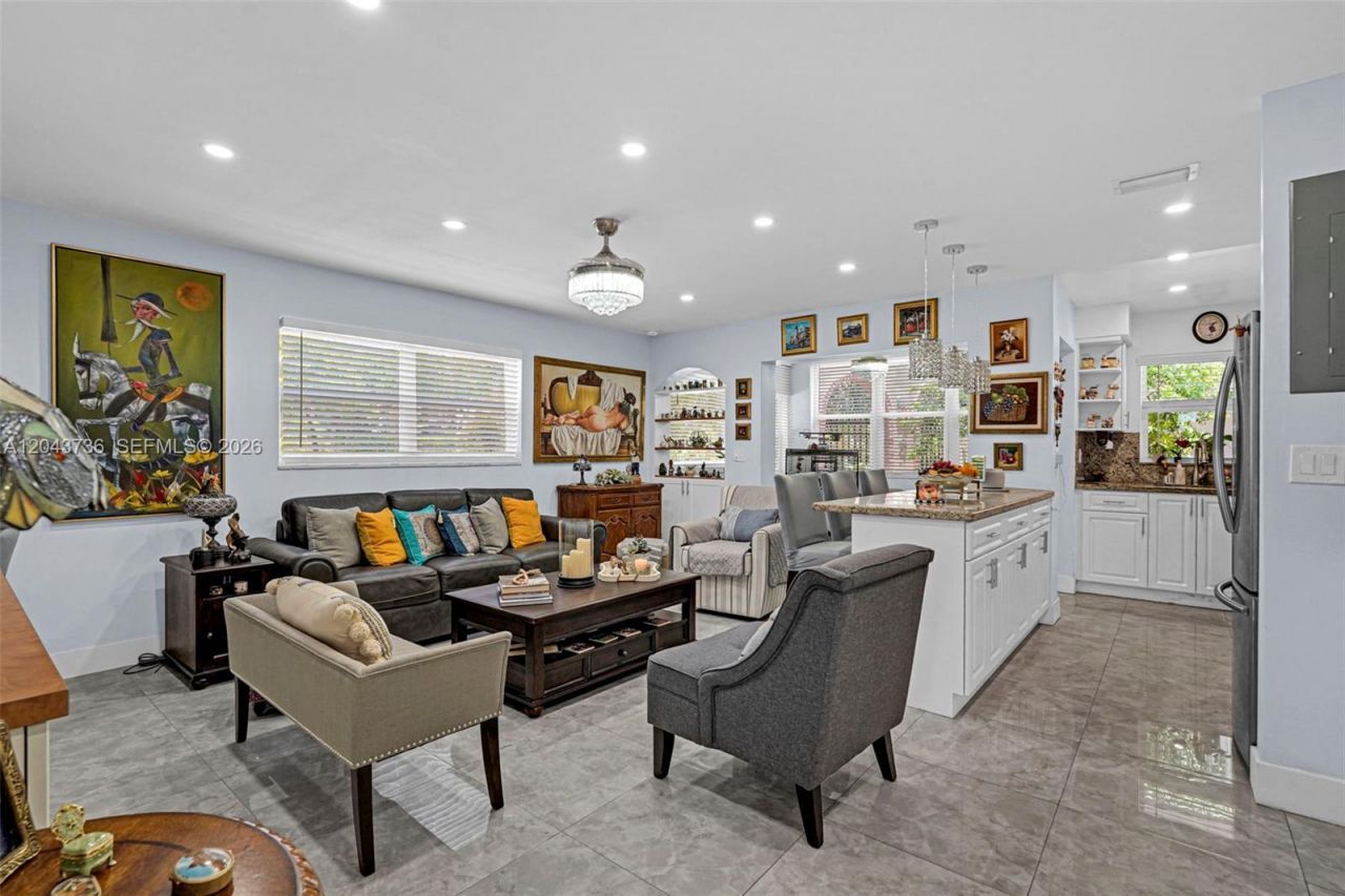 160 NE 8th Ave , Unit 27A, Hallandale Beach, FL 33009 Photo