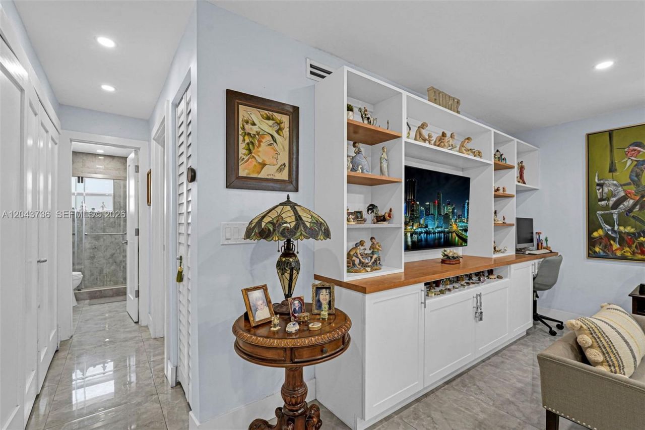160 NE 8th Ave , Unit 27A, Hallandale Beach, FL 33009 Photo