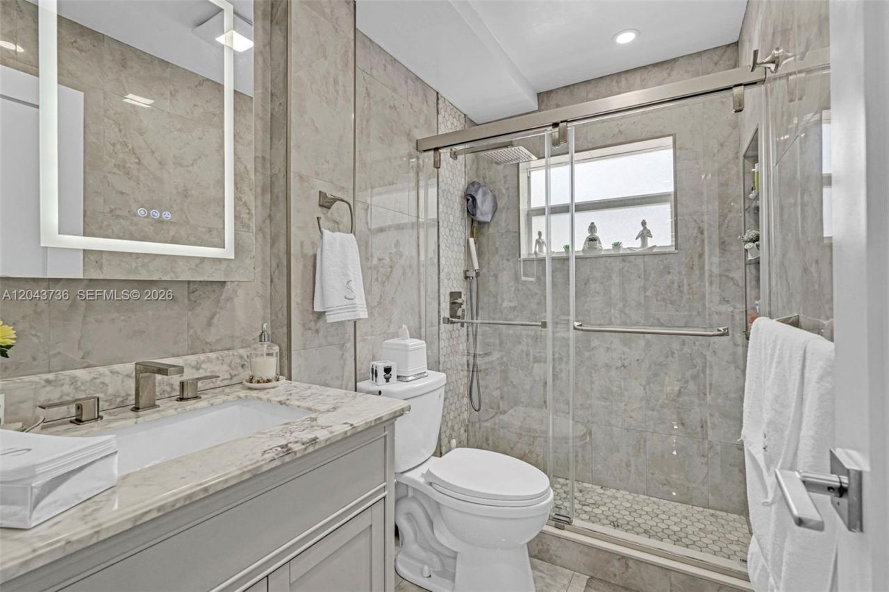 160 NE 8th Ave , Unit 27A, Hallandale Beach, FL 33009 Photo