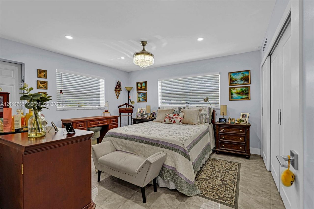 160 NE 8th Ave , Unit 27A, Hallandale Beach, FL 33009 Photo