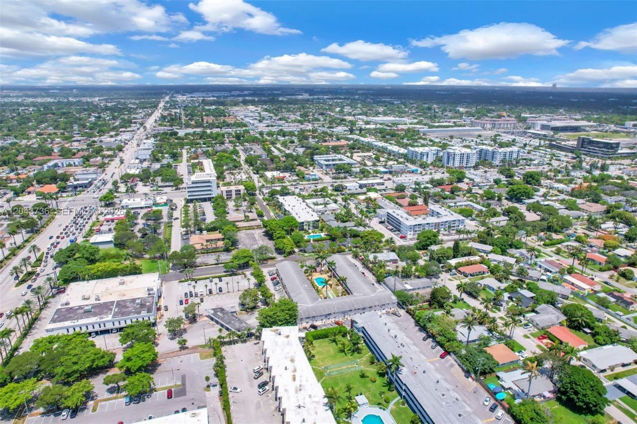160 NE 8th Ave , Unit 27A, Hallandale Beach, FL 33009 Photo