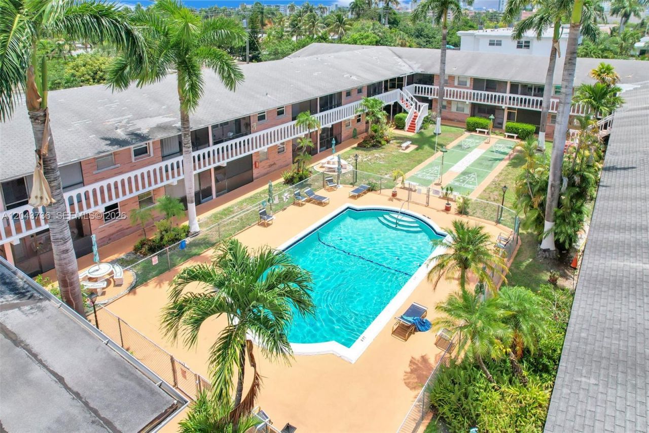 160 NE 8th Ave , Unit 27A, Hallandale Beach, FL 33009 Photo