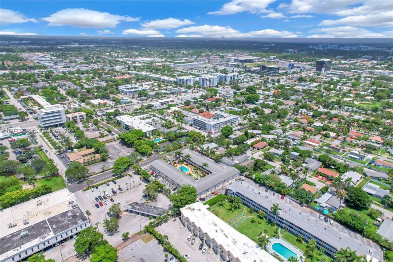 160 NE 8th Ave , Unit 27A, Hallandale Beach, FL 33009 Photo