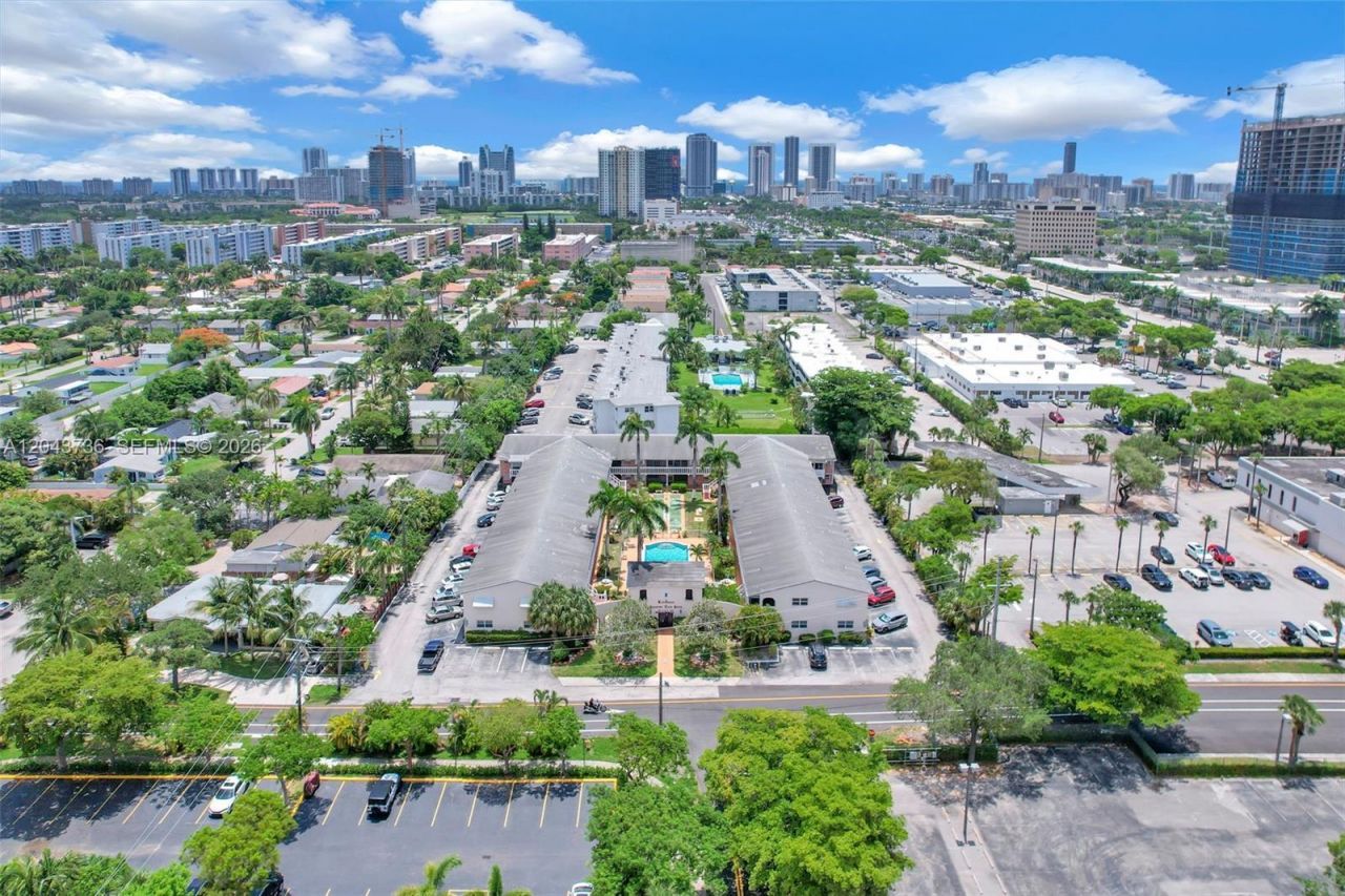160 NE 8th Ave , Unit 27A, Hallandale Beach, FL 33009 Photo