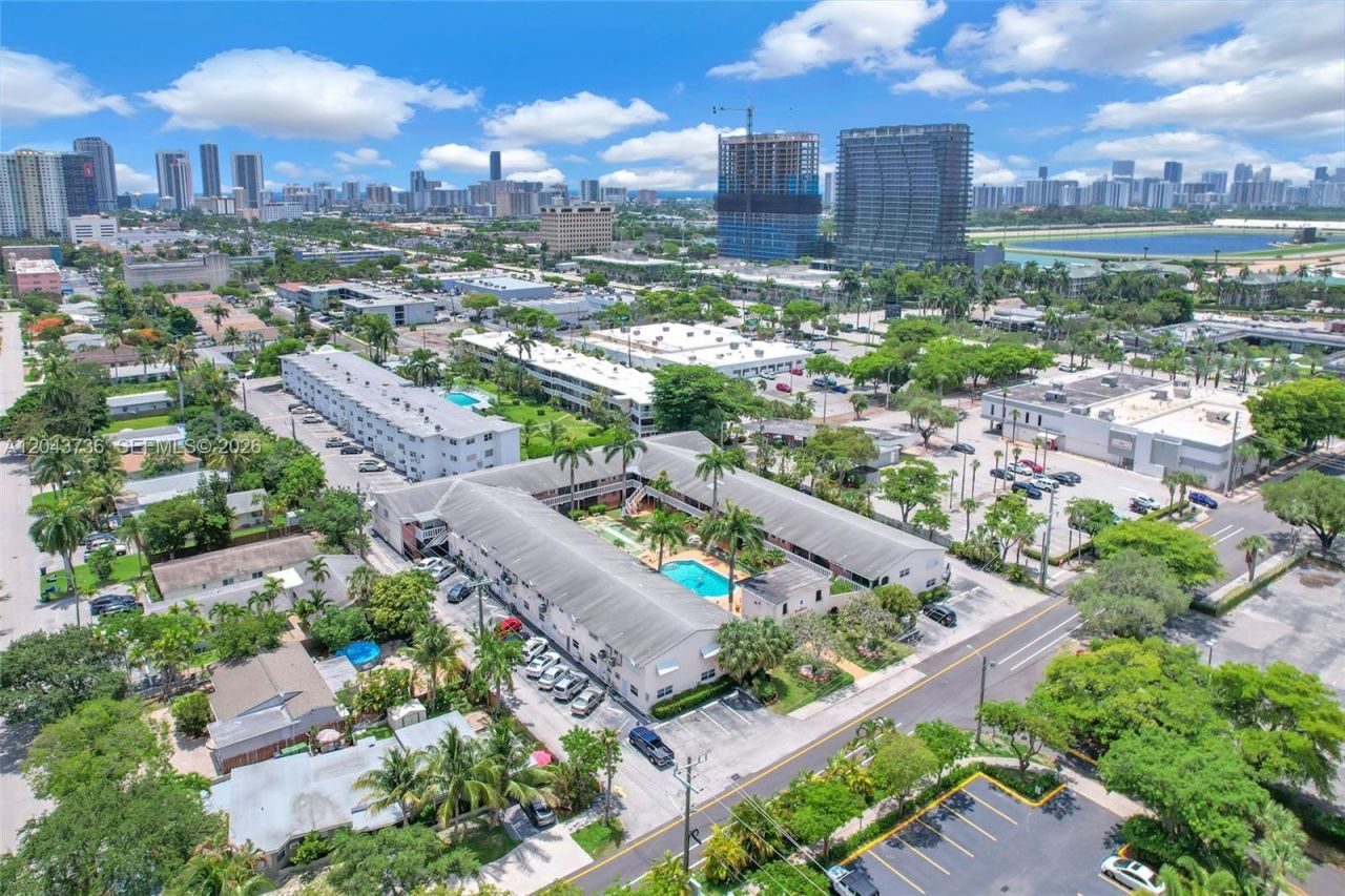 160 NE 8th Ave , Unit 27A, Hallandale Beach, FL 33009 Photo