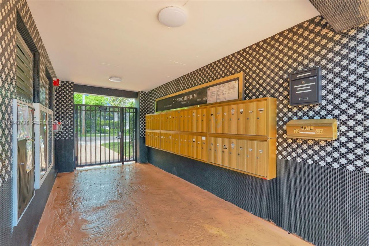 160 NE 8th Ave , Unit 27A, Hallandale Beach, FL 33009 Photo