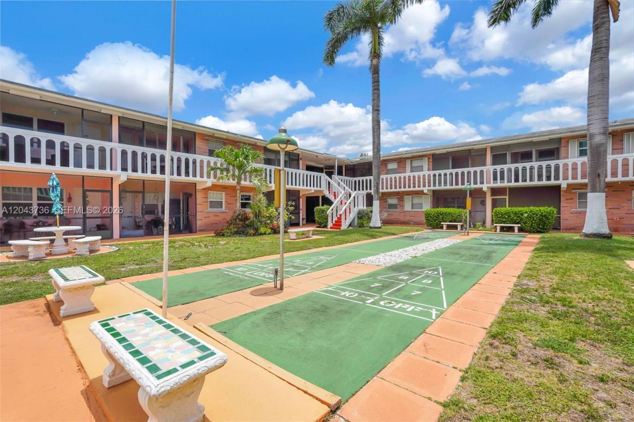 160 NE 8th Ave , Unit 27A, Hallandale Beach, FL 33009 Photo