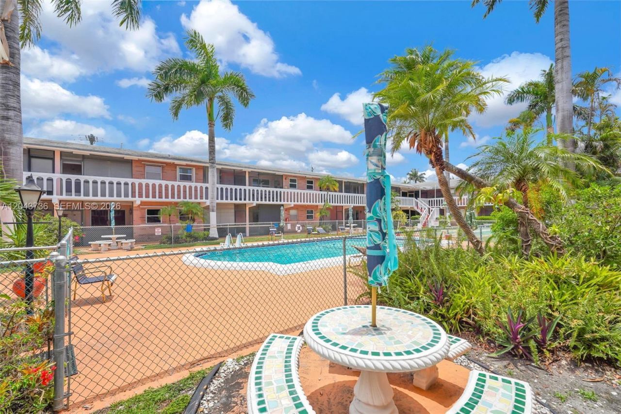 160 NE 8th Ave , Unit 27A, Hallandale Beach, FL 33009 Photo