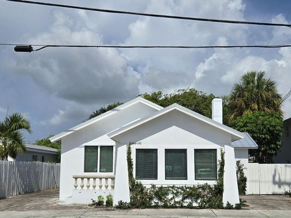3809 S Olive Avenue, West Palm Beach, FL 33405