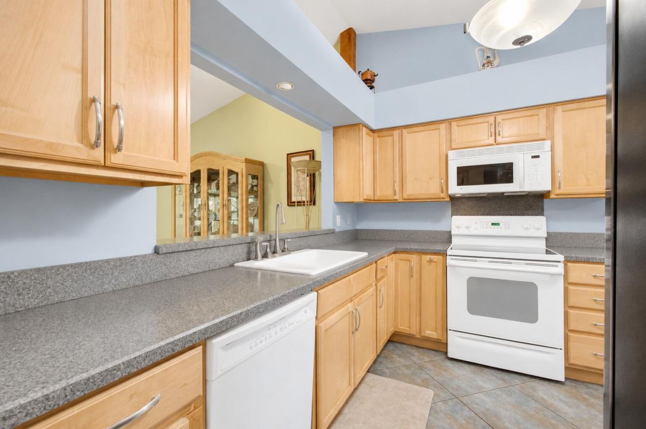 2400 SW 19th Avenue, Boynton Beach, FL 33426 Photo