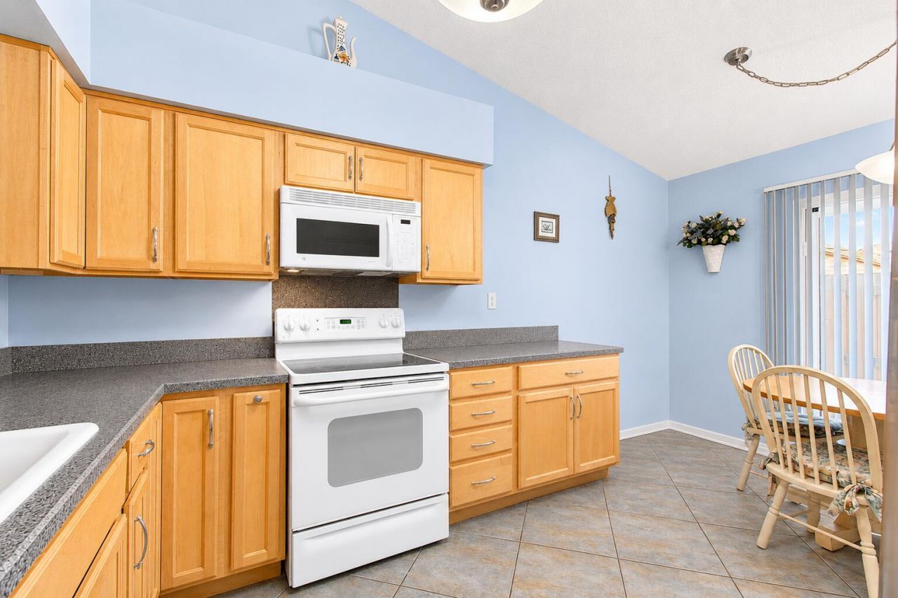 2400 SW 19th Avenue, Boynton Beach, FL 33426 Photo