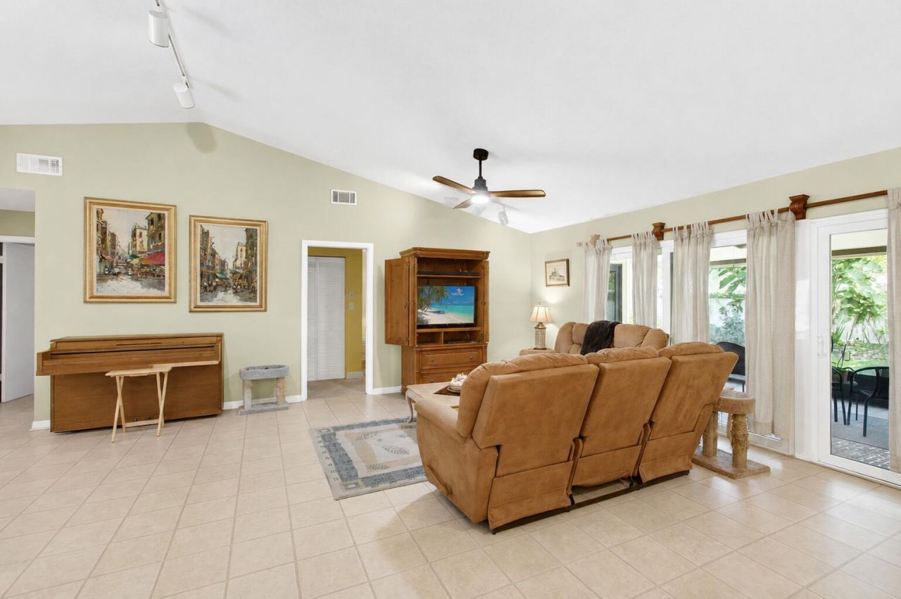 2400 SW 19th Avenue, Boynton Beach, FL 33426 Photo