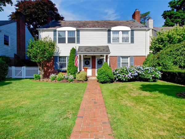 21 Travers Street , Manhasset, NY 11030