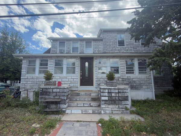 10 Greenwich Avenue, Unit 1, Bayville, NY 11709