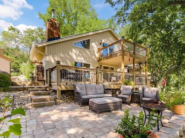 621 NW North Shore Drive, Lake Waukomis, MO 64151