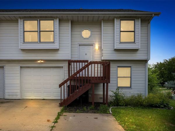 2152 10th Street , Coralville, IA 52241